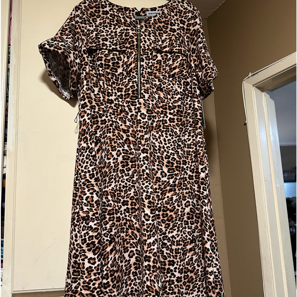 Shelby & Palmer Animal Print Zip up dress size 18w. Missing belt. New with tags.
